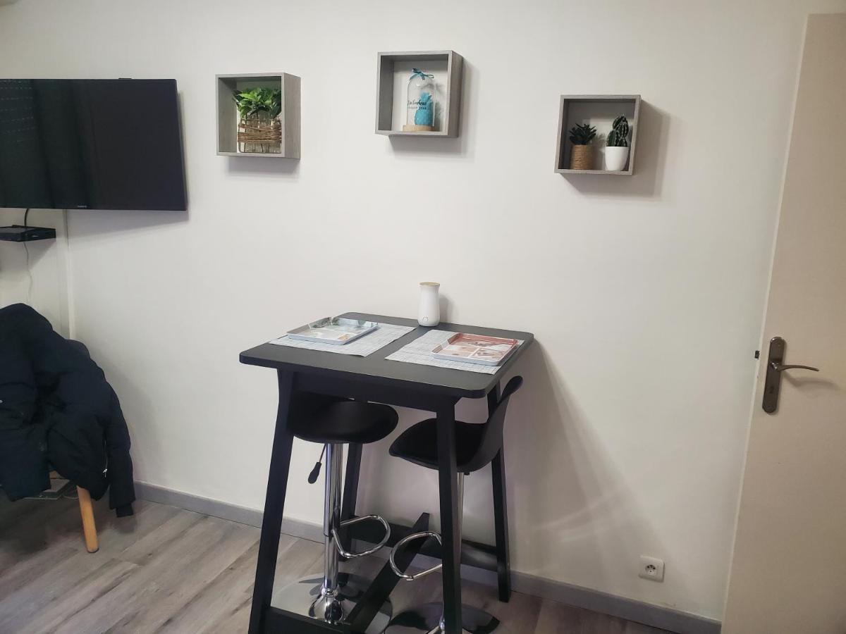 Joli Petit Studio Au Centre De Carry Le Rouet Apartment Luaran gambar